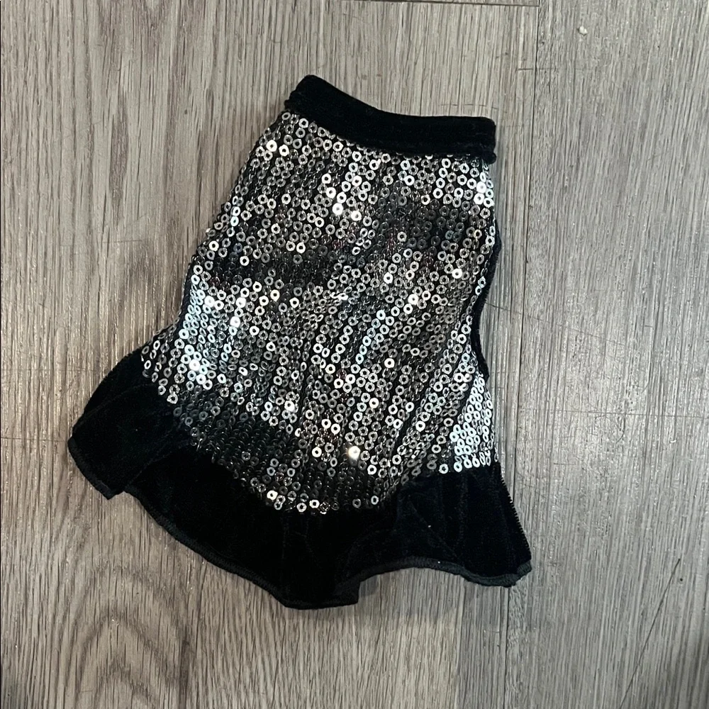 Glamorous dress in Black and Silver for your furry baby! New